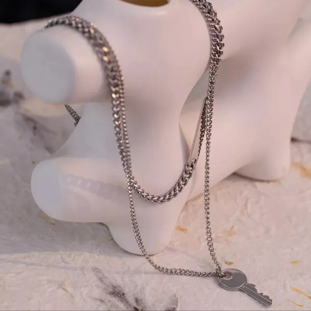 Trendy Key Layered Necklace - Picture 3 of 5